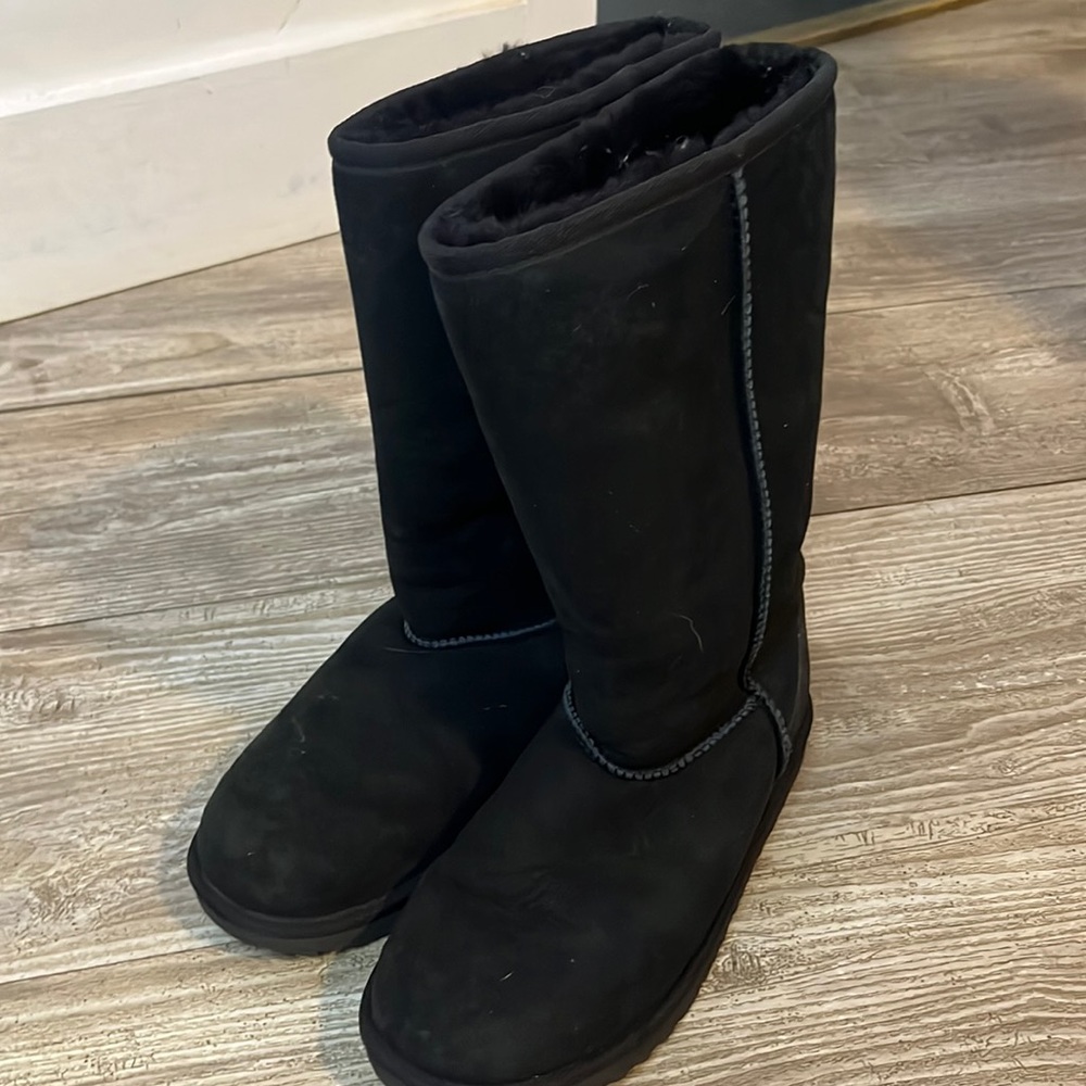 UGG Kids Boots. Size 6
